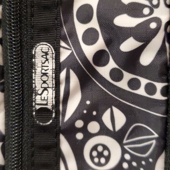LeSportSac Iconic 3 zipper crossbody bag - Picture 7 of 7